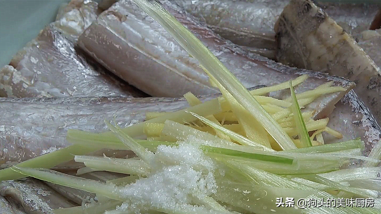 我家带鱼从不油炸，用这个做法又香又酥，不腥不腻，下饭必备