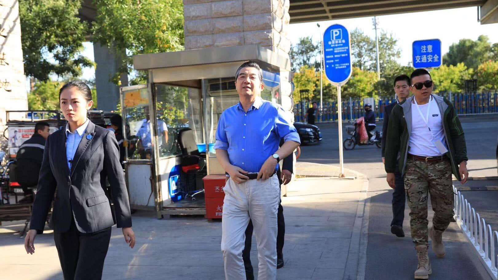 局座张召忠，军事战略学博士研究生导师，退休后享什么待遇？