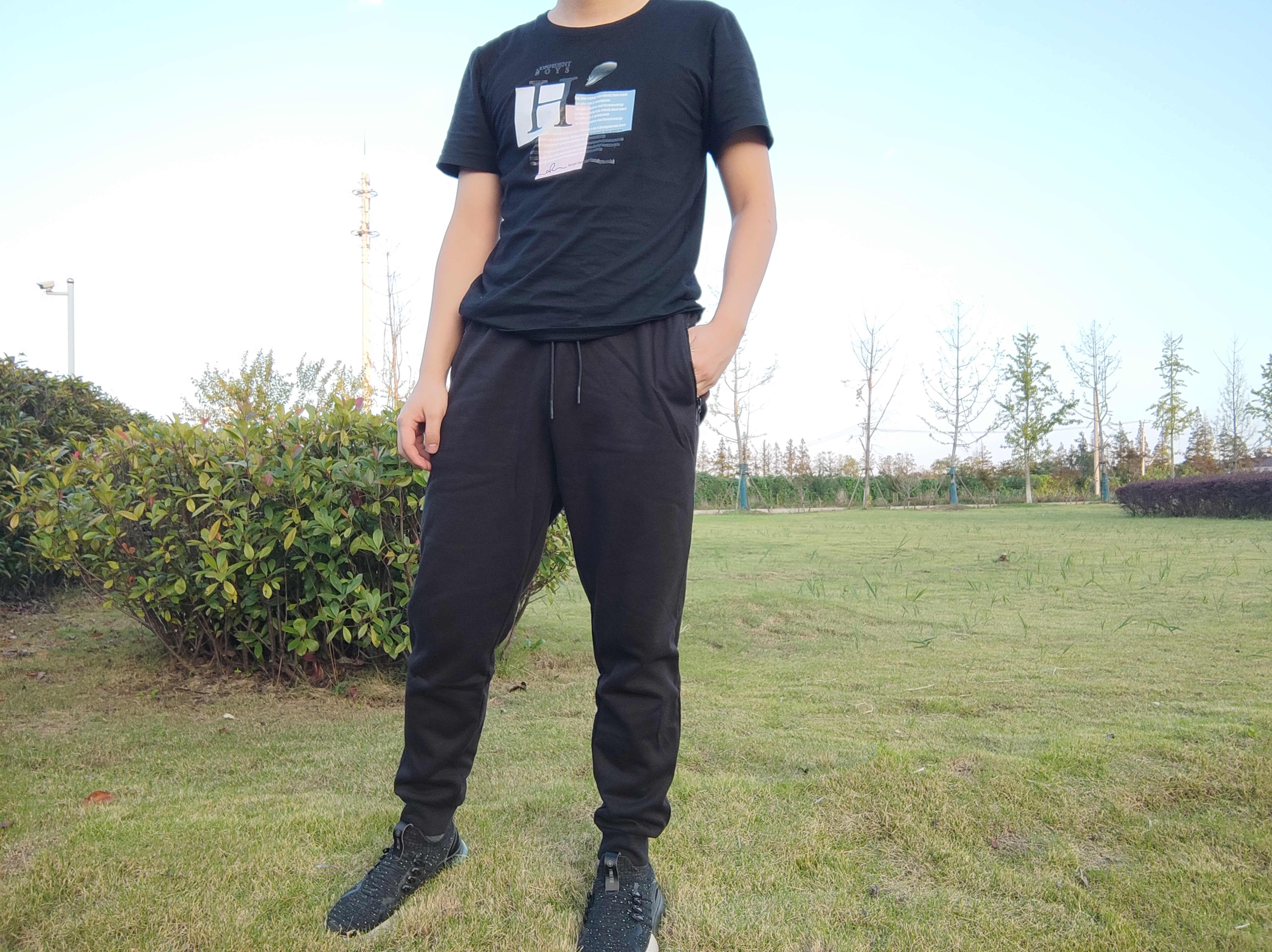 弹力舒适，轻盈舒爽，这款卫裤健身逛街都能轻松驾驭