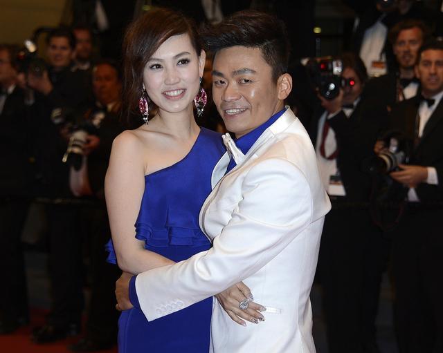 王宝强“痴心不改”爱美人，与新女友冯清传来
