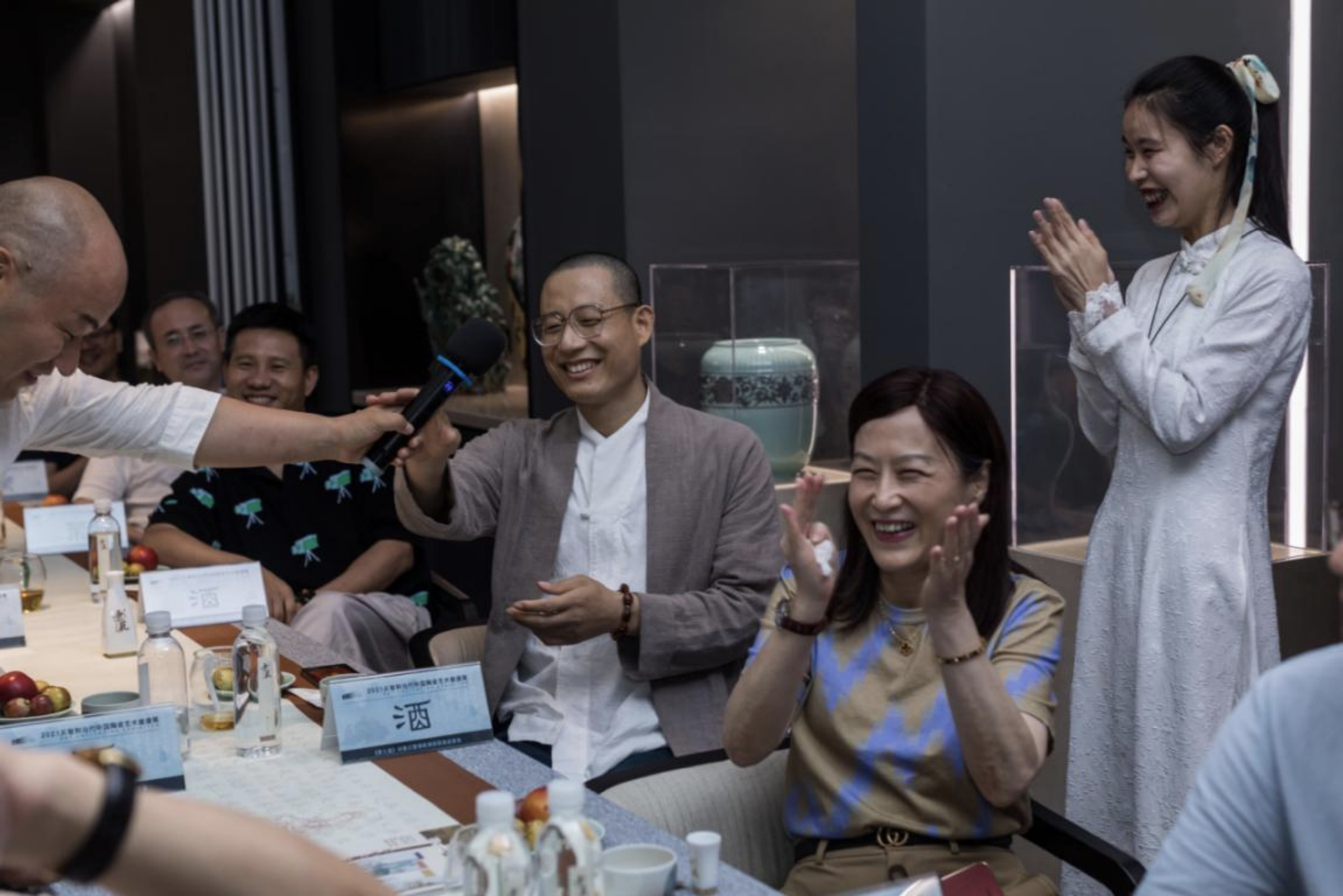 瓷颜茶语携手秉乾《夏之画》闭幕式引领瓷酒文化黄金时代