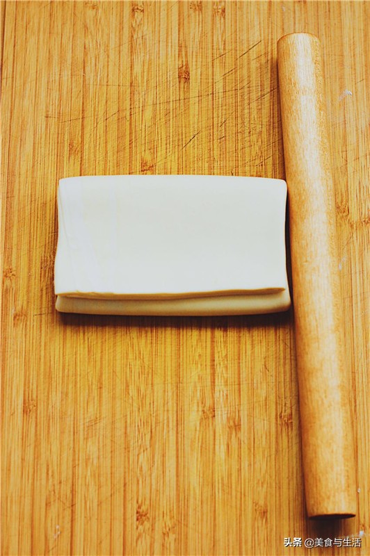 The cake of strawberry Napoleon, build midsummer girl heart, delicious desert is not afraid of fat, happy the most important