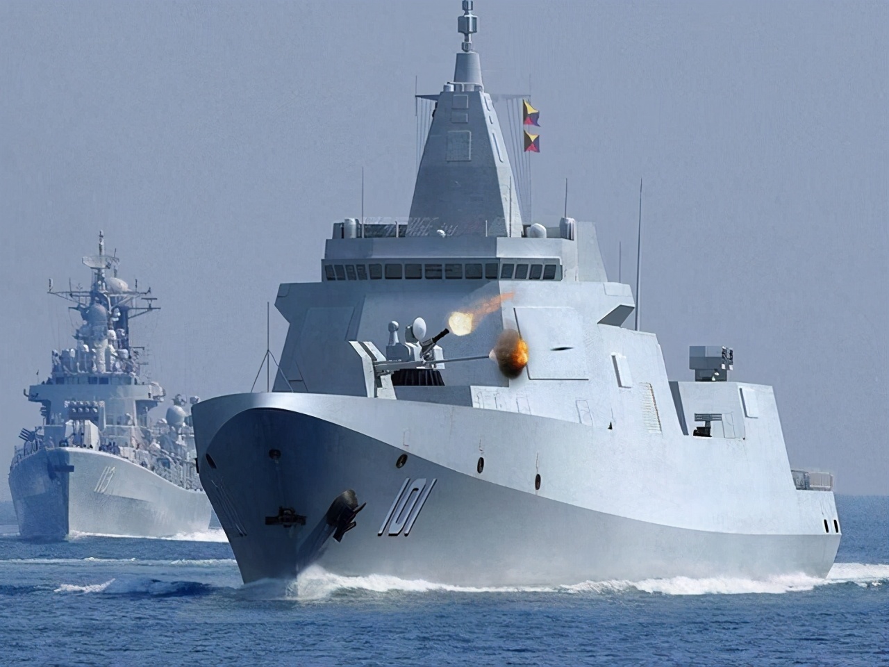 中国万吨驱逐舰现身日本海，回应美日挑衅，展现海上作战能力