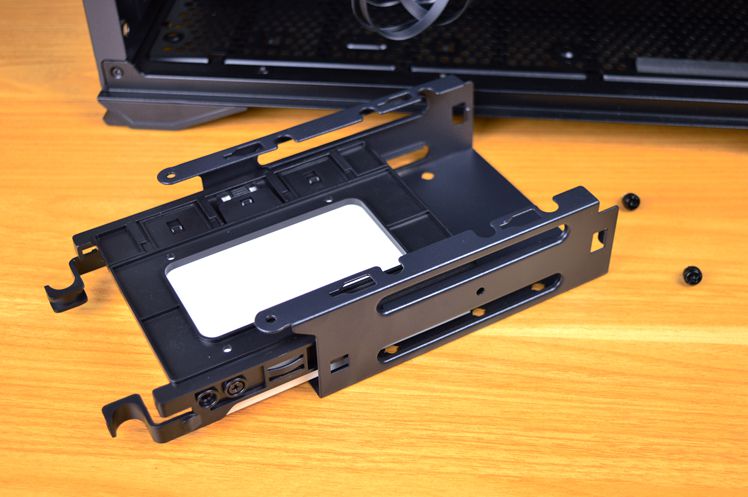 侧透机箱是主流？光污染更伤眼，Tt挑战者H8静音机箱体验