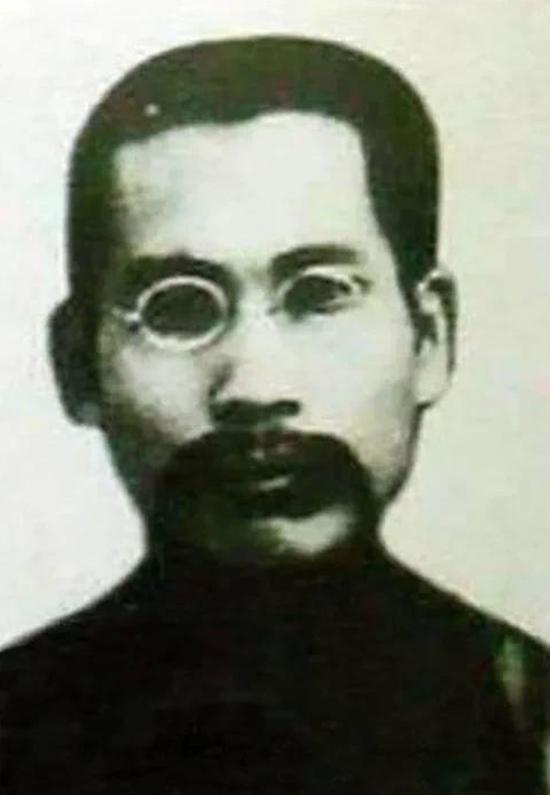 In 1915, the principal Zhang Gan became angry and proposed to expel Mao ...