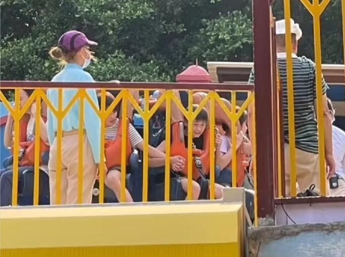 玩嗨了！全红婵欢快坐过山车，水上乐园坑队友，陈艾森真心是暖男