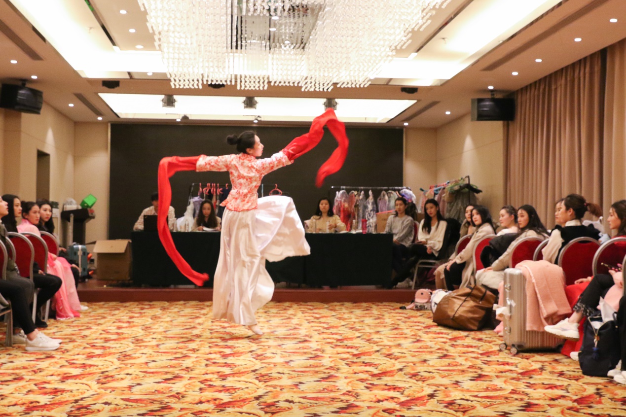 “中深健康”第47届洲际小姐总决赛导演见面会 佳丽各展绝技