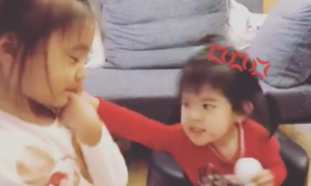 明星二胎也不易：森碟處處針對弟弟，賈靜雯家波妞把咘咘打哭