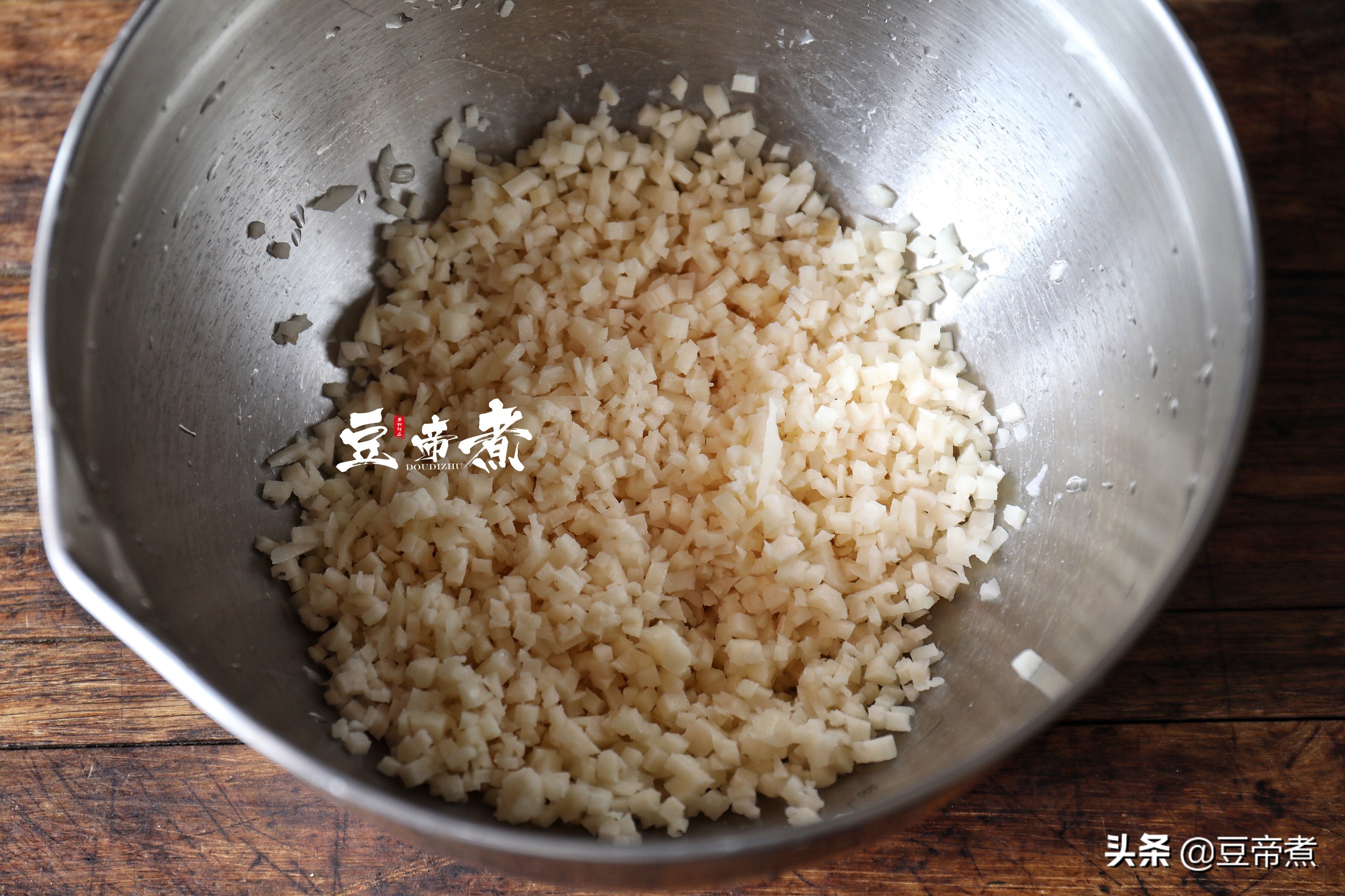 大冷天，最喜歡吃這東西了，口感清脆營養與豬肉一起煎實在太好吃