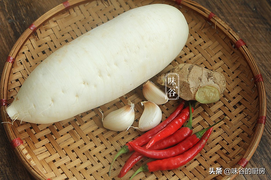 Mom has used the recipe of pickled radish for 20 years. It can be eaten on the same day. It is hot and sour and crispy.