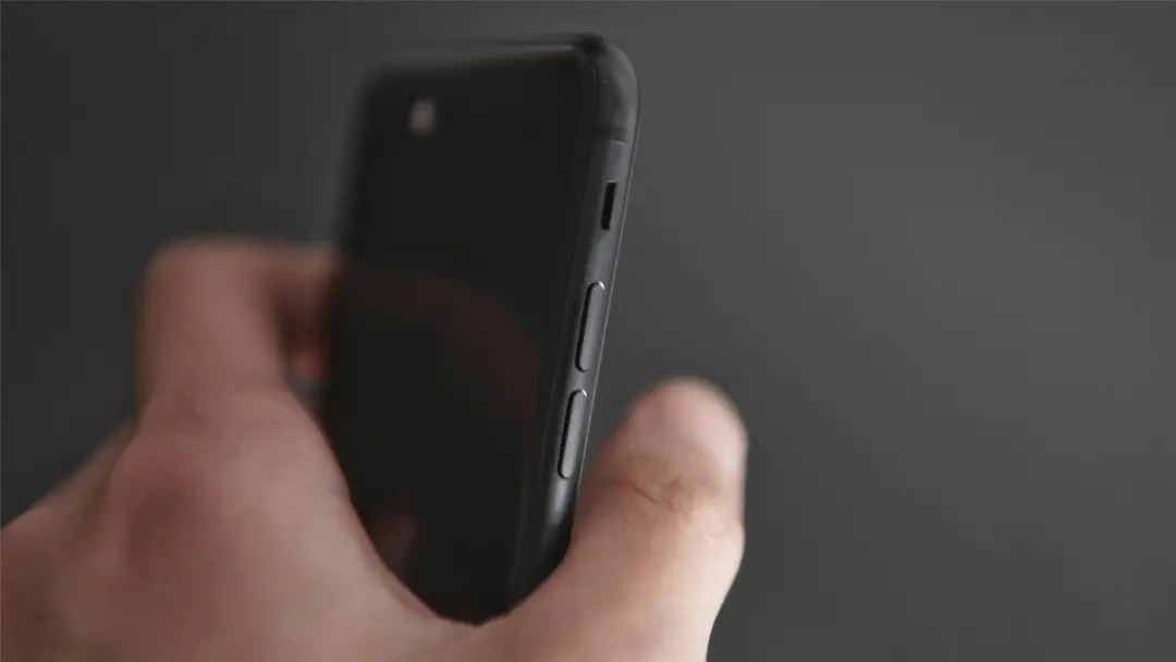 iPhone SE，华为P40和三星Galaxy S20，三款小屏手机测评！