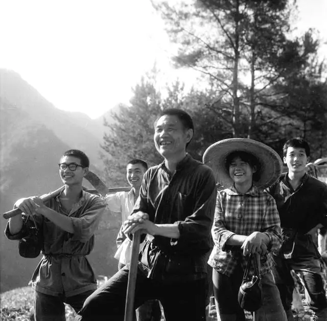 记录火红年代青春岁月的照片