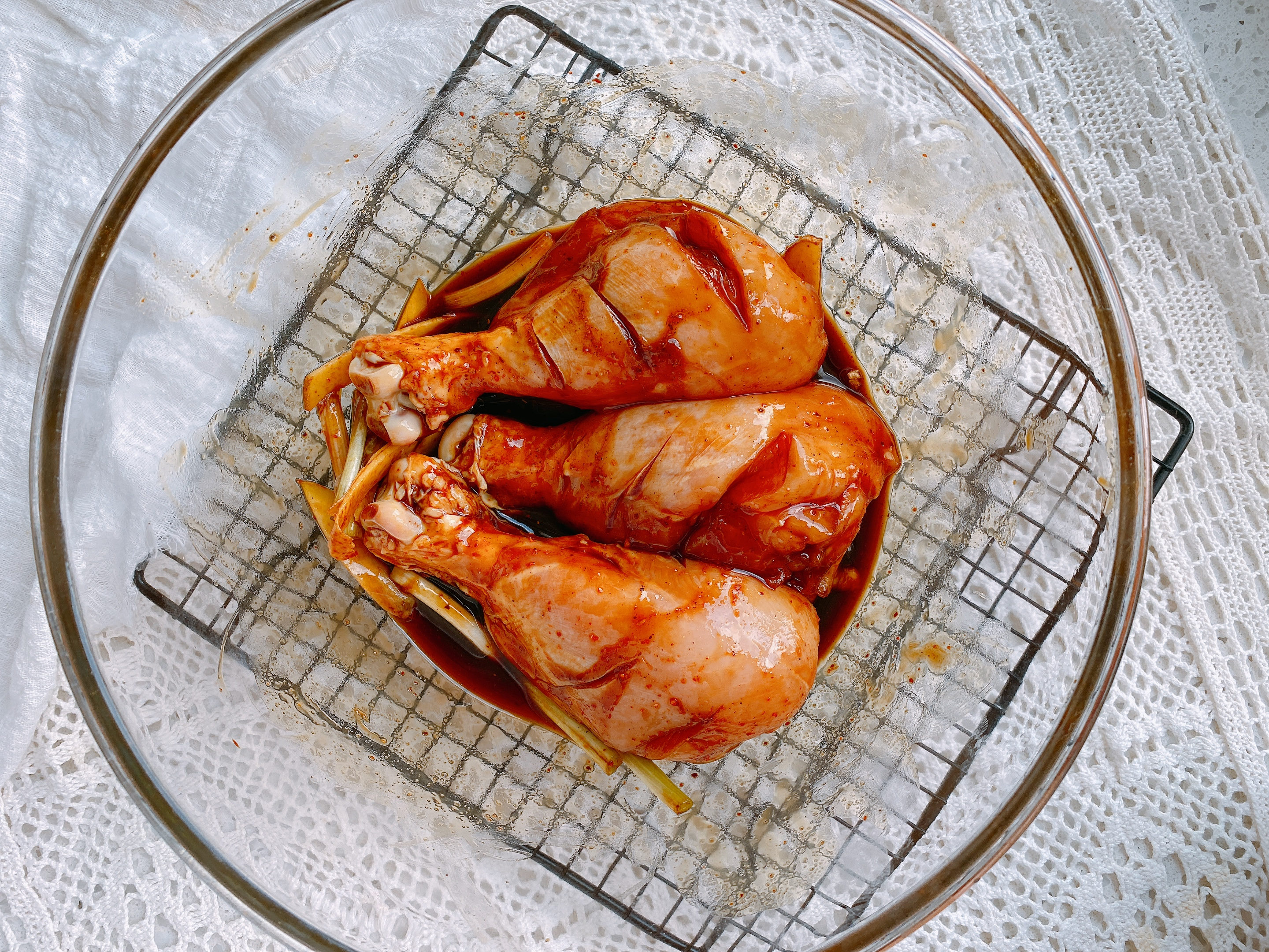 无水无油的蒸鸡腿，掌握1个秘诀，低脂低热量，鲜嫩多汁超好吃