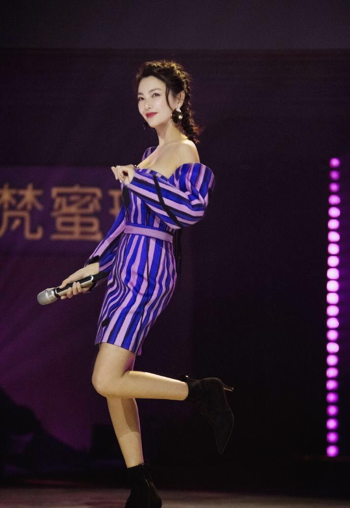 当慢歌成为“烂牌”、燃炸成为新主题，姐姐们