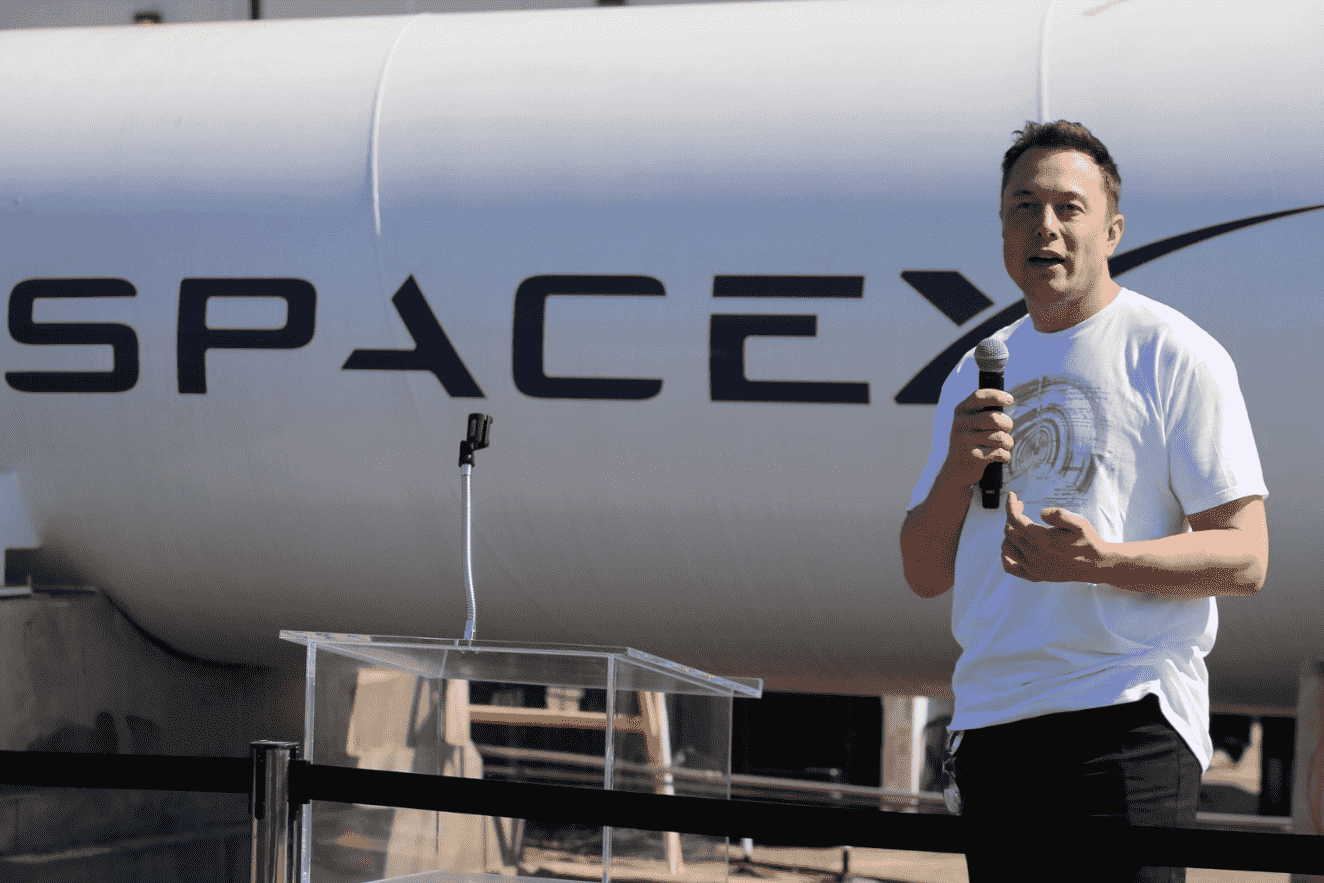 马斯克不比刘强东更高尚