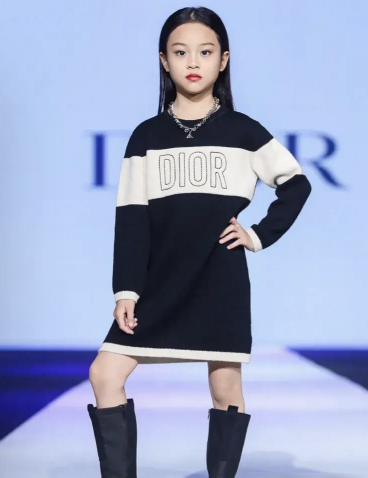 10位星二代小公主走秀，個個都是精緻萌娃，顏值氣場比父母還能打