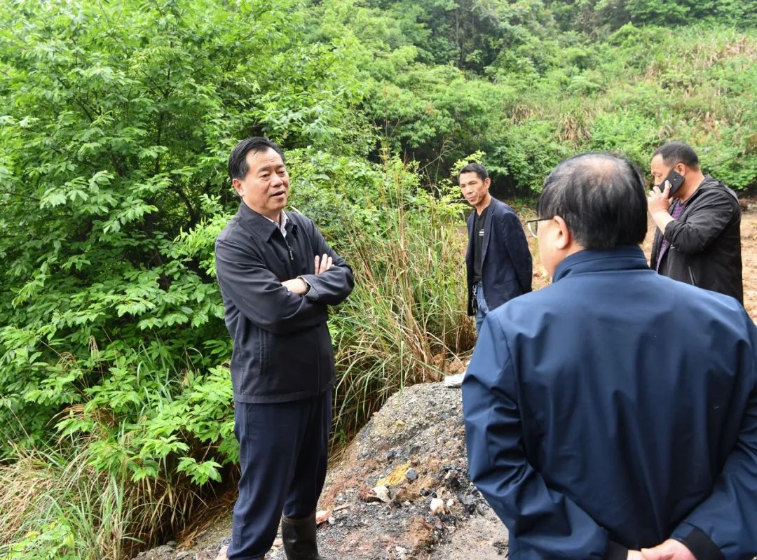 ​石希欣以“四不两直”方式在辰溪督导环保、防汛、安全生产工作时指出 压实防汛主体责任 营造安全生产环境