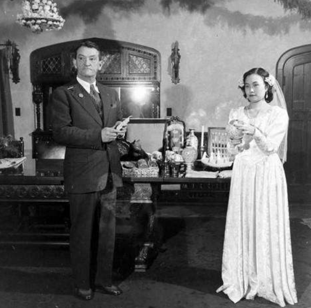 她是战地记者，嫁给美国丈夫后，陈香梅的最大