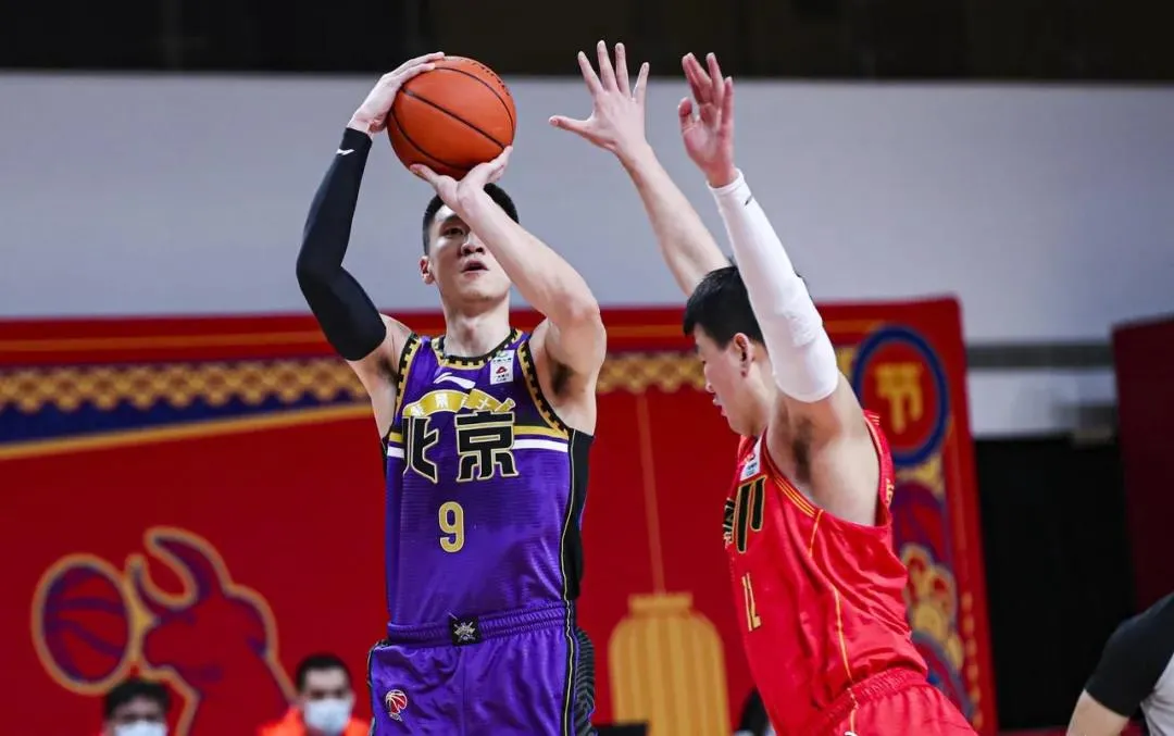 再见了,CBA!又一老将正式退役!08一代仅剩易建