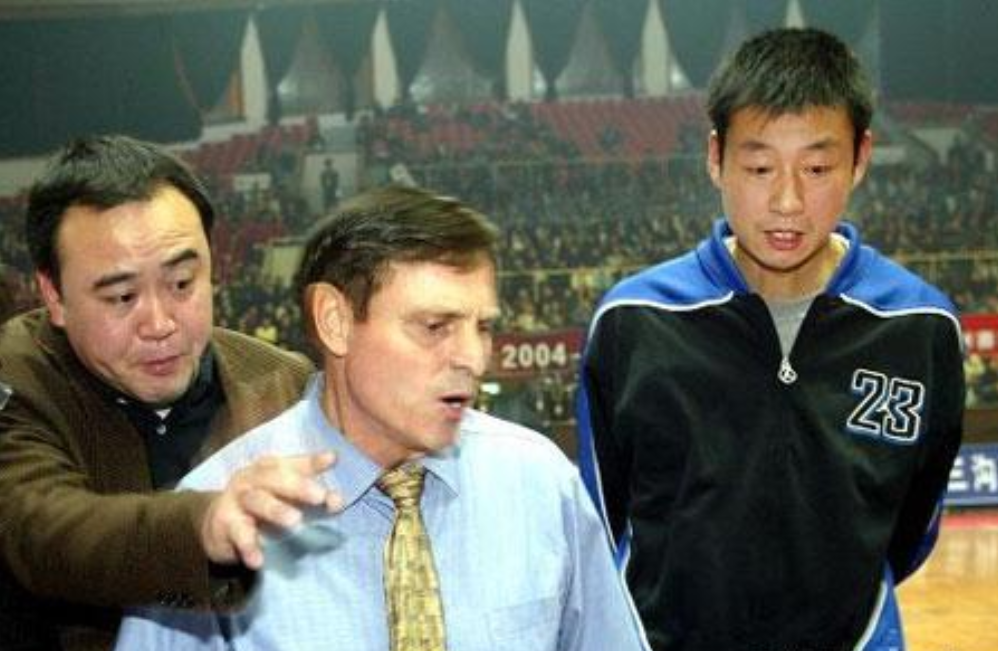 NBL联赛好打吗？国产雷阿伦18年前曾尝试，签约4个月，1场球没打