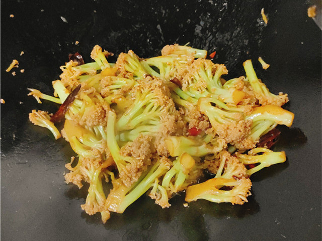 图片[7]-素版干锅菜花的正确做法 香辣脆爽 好吃下饭 关键做法还简单-起舞食谱网