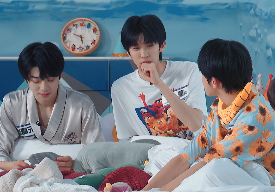 " achieve 4 " Japanese student is too high, the roommate that spit groove won't Japanese is respected say, gesticulate to others