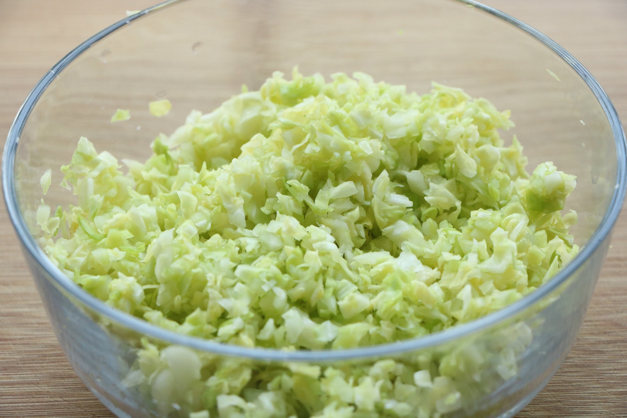 包菜還可以這樣吃，皮薄餡大，金黃酥脆，一人吃一盤都不膩，香