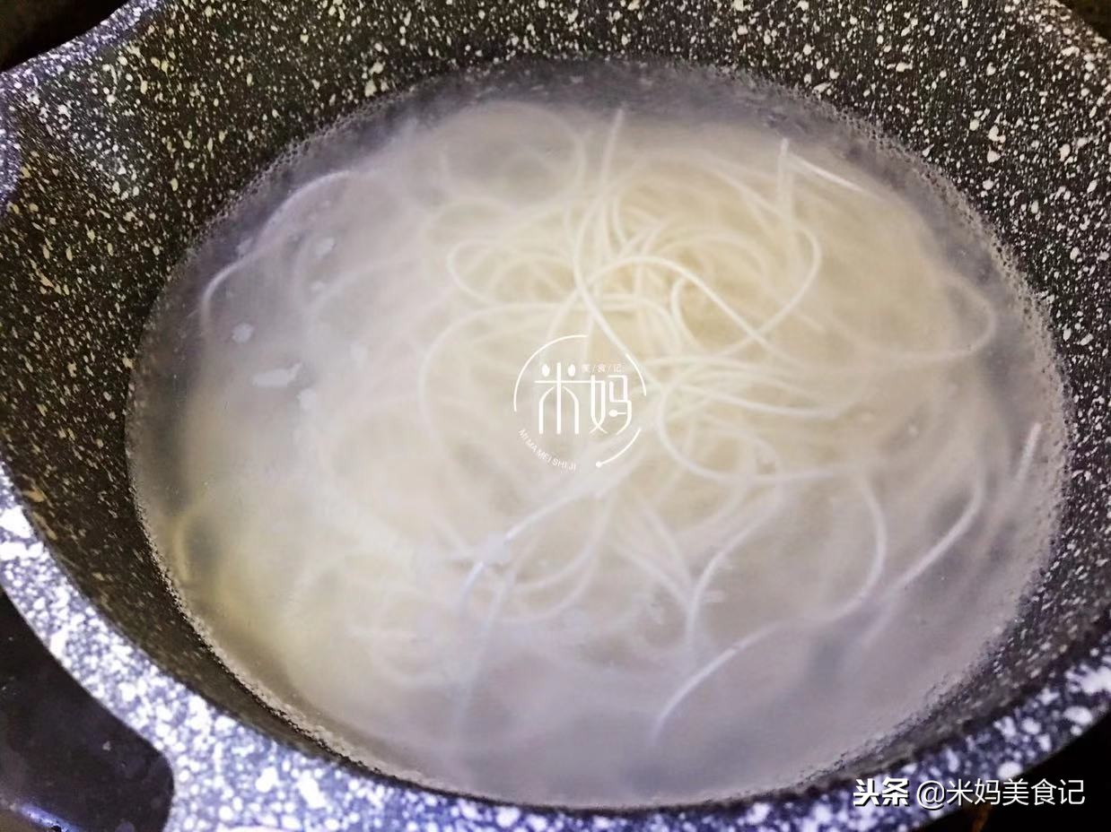 圖片[4]-香辣酸湯掛面做法步驟圖 暖到骨子里10分鐘就搞定！-起舞食譜網