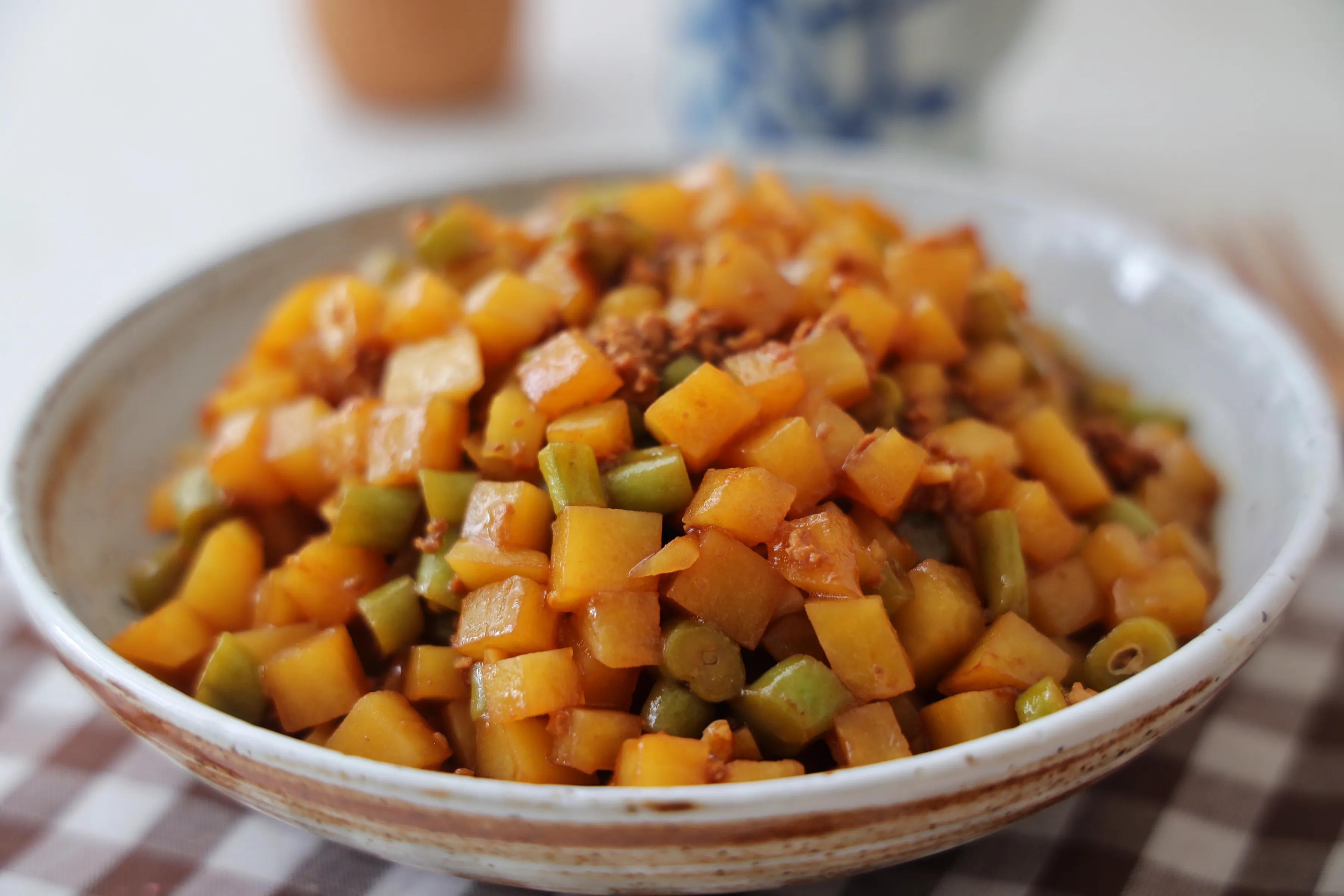 夏天就愛吃這樣的下飯菜，簡單好做，醬香濃郁，吃多少次都不膩