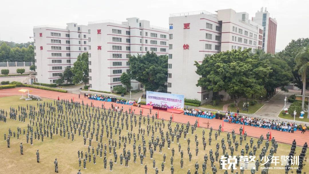 军事素质拓展：一身戎装，乘风破浪