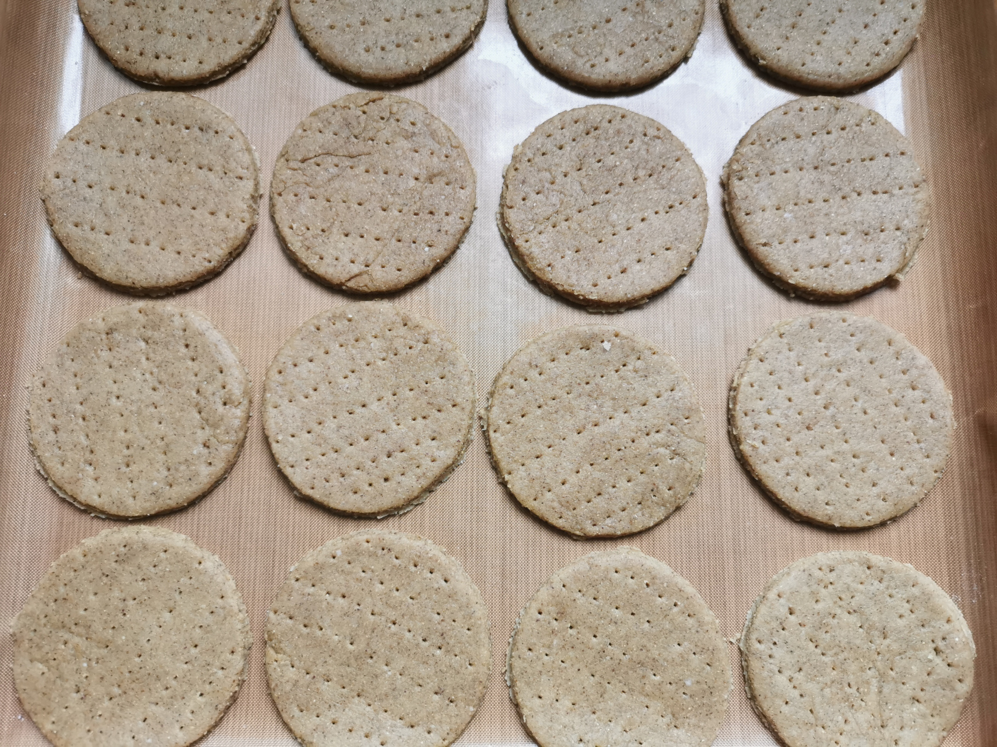 減脂期多吃黑全麥，做成零食營養抗餓還解饞，酥脆不干硬，特省事