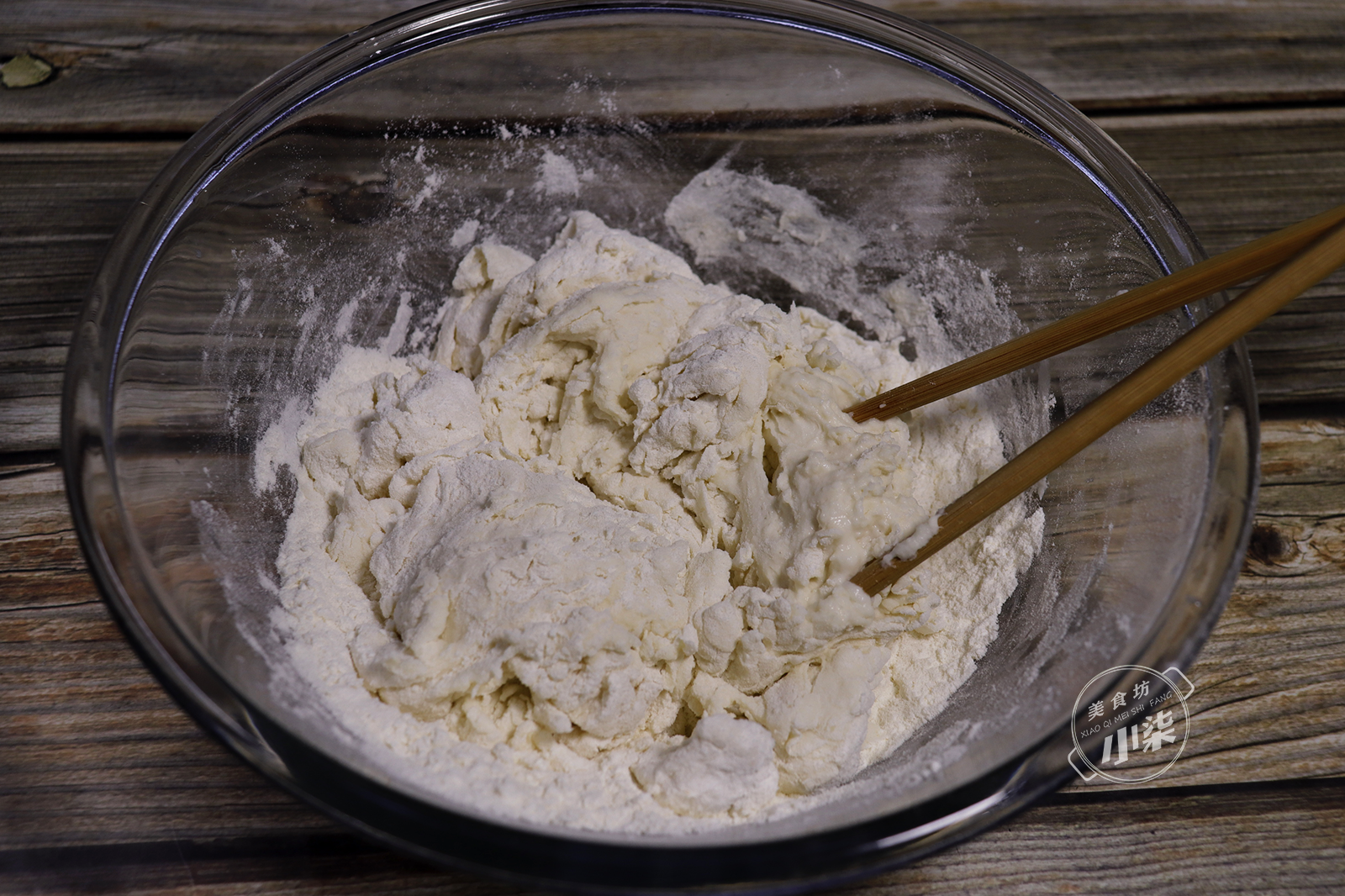 芝麻燒餅這樣做吃著才過癮，外皮酥軟層次多，好吃不上火，太香了