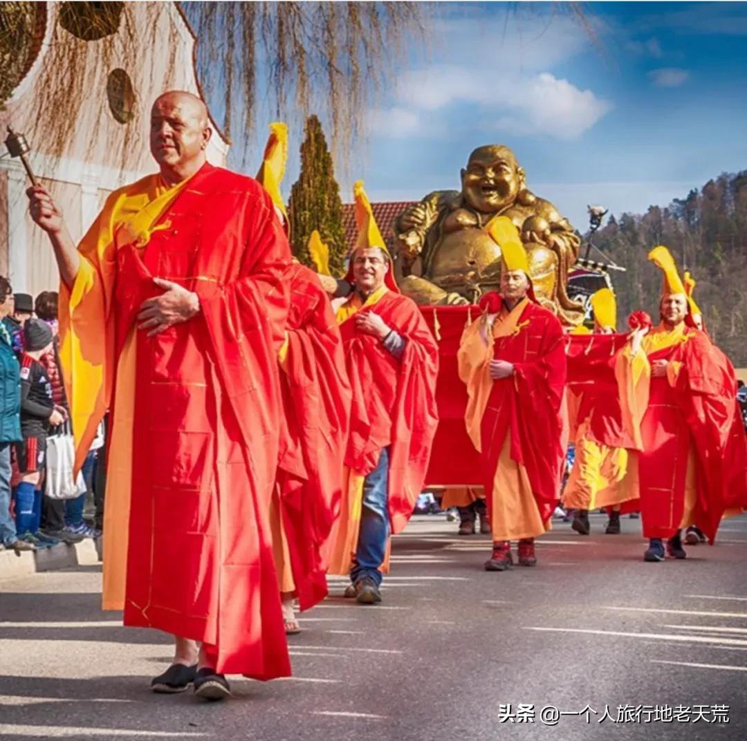 欧洲有个神奇小镇，官方语言是中文却没有1个华人，春节堪比中国