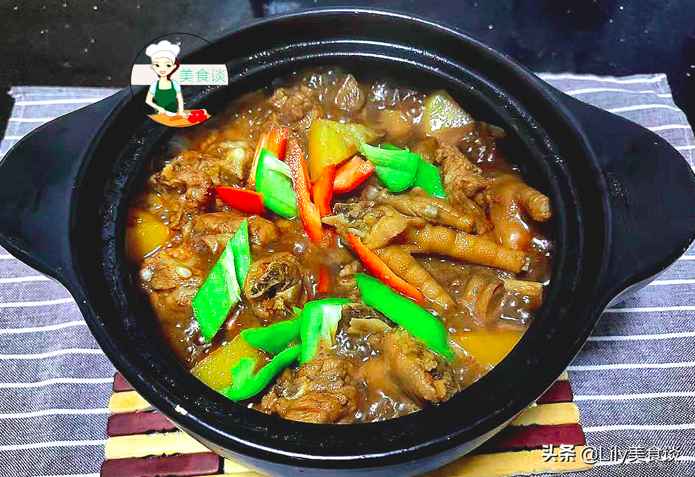 天冷了，燉上一鍋排骨雞腳土豆煲，鮮香又營養，大人孩子都愛吃