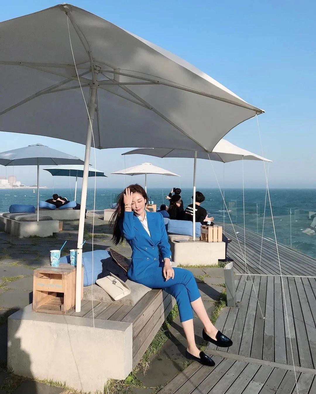 性感大腿美女壁纸 女画家美女图片图片