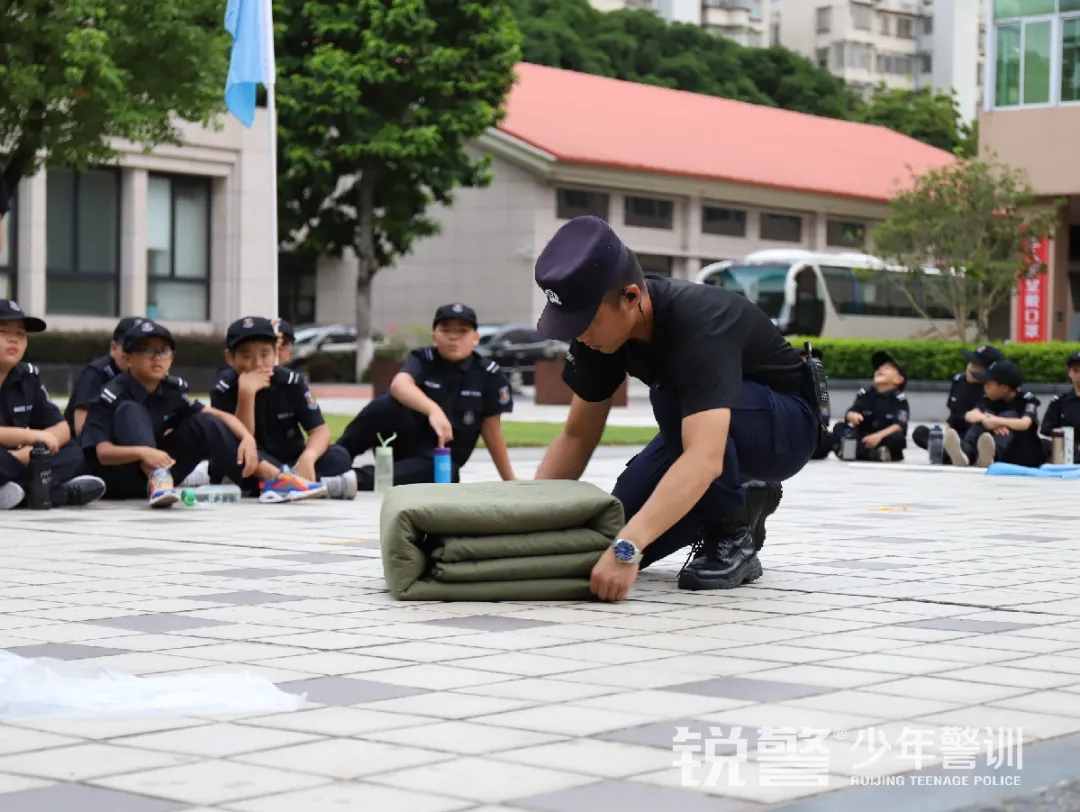 锐警少年警训夏令营：宣誓入营，告别懒散迎接全新警营生活