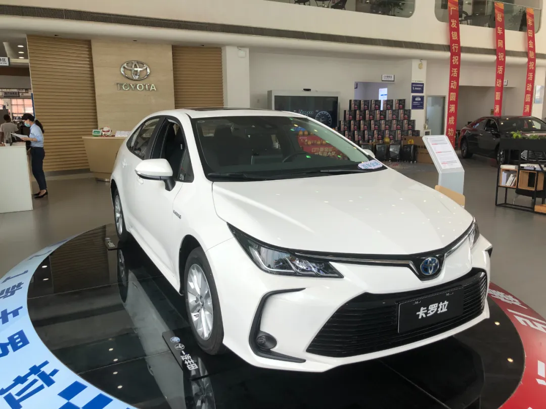 卡罗拉双擎2021款精英版落地价_【读车号】