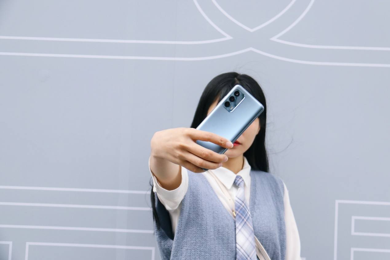 小屏旗舰的惊艳：安全纯净系统，魅族18真机上手详测
