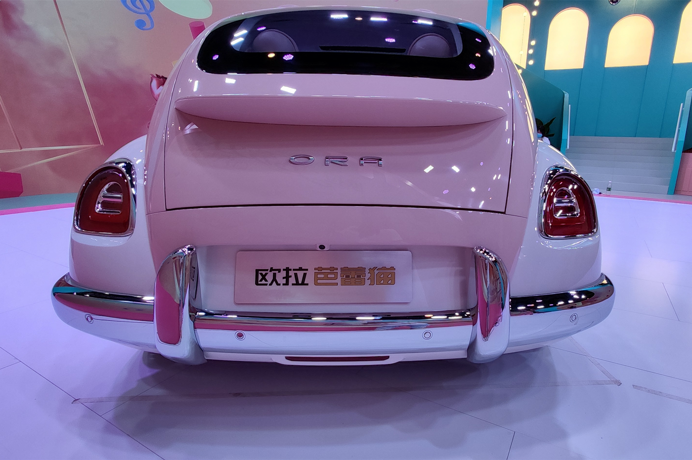 长城版"甲壳虫",全新欧拉芭蕾猫实车亮相,粉色内饰很有亮点