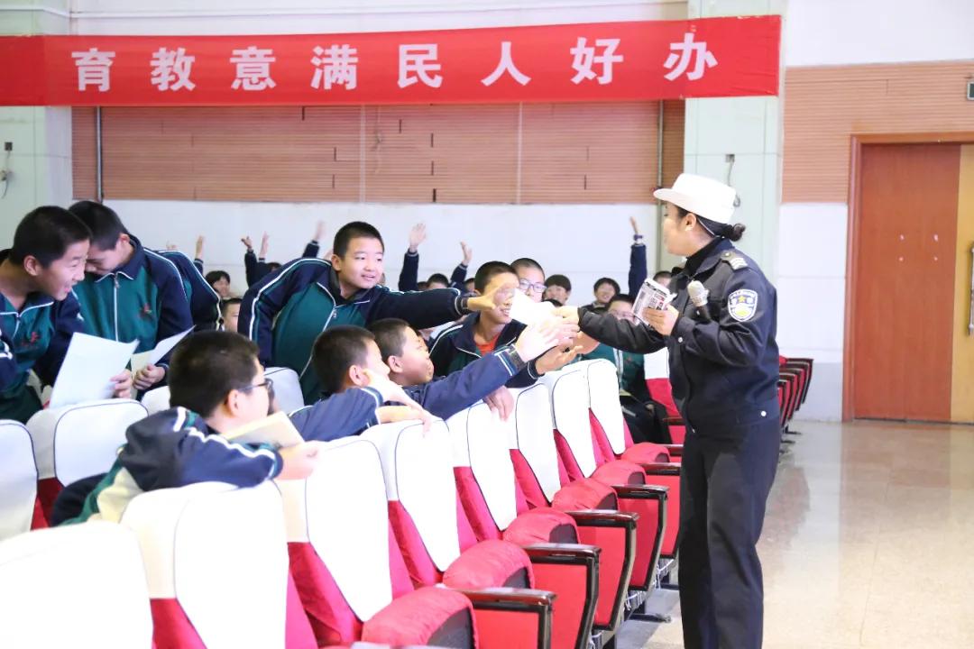 全民参与宣传 共建和谐家园——邯郸市交巡警各大队积极开展交通安全主题宣传活动