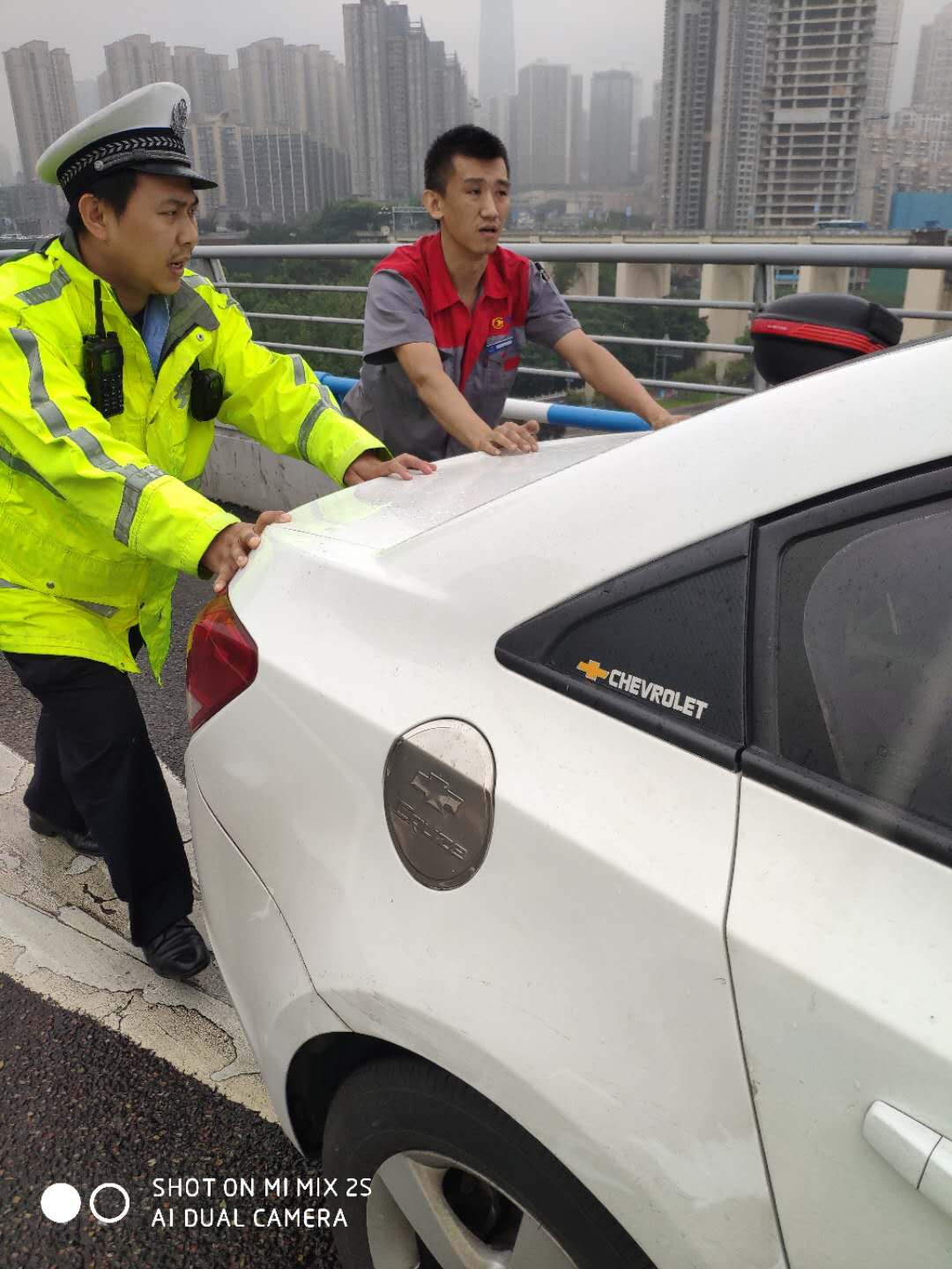 抛锚|定向车道上前车抛锚 后车应该怎么办？