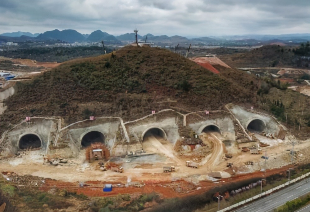 为何华为掏空大山放置服务器，而微软则沉入海