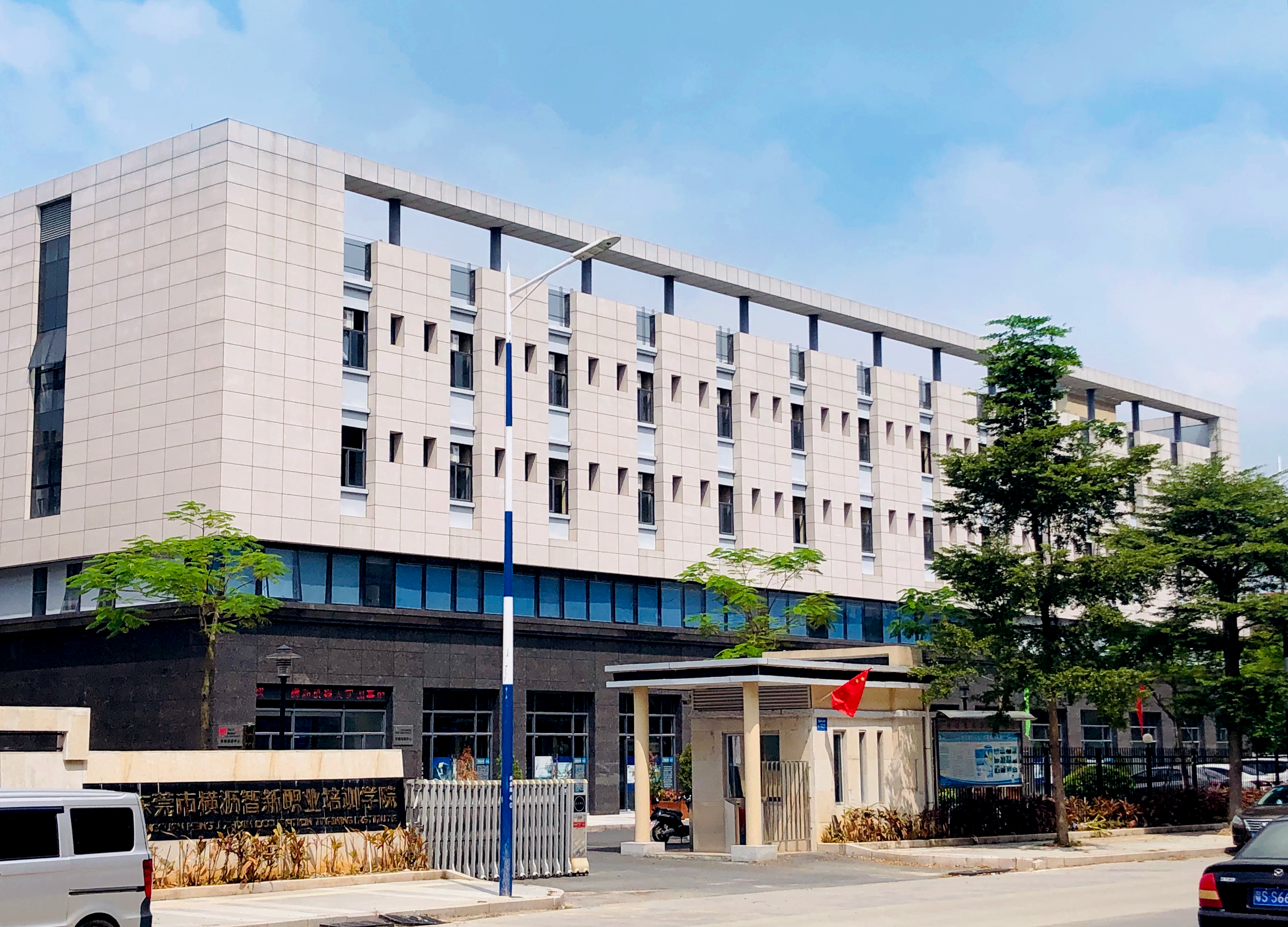 CNC调机师傅学数控编程去哪学潇洒三个月速成班