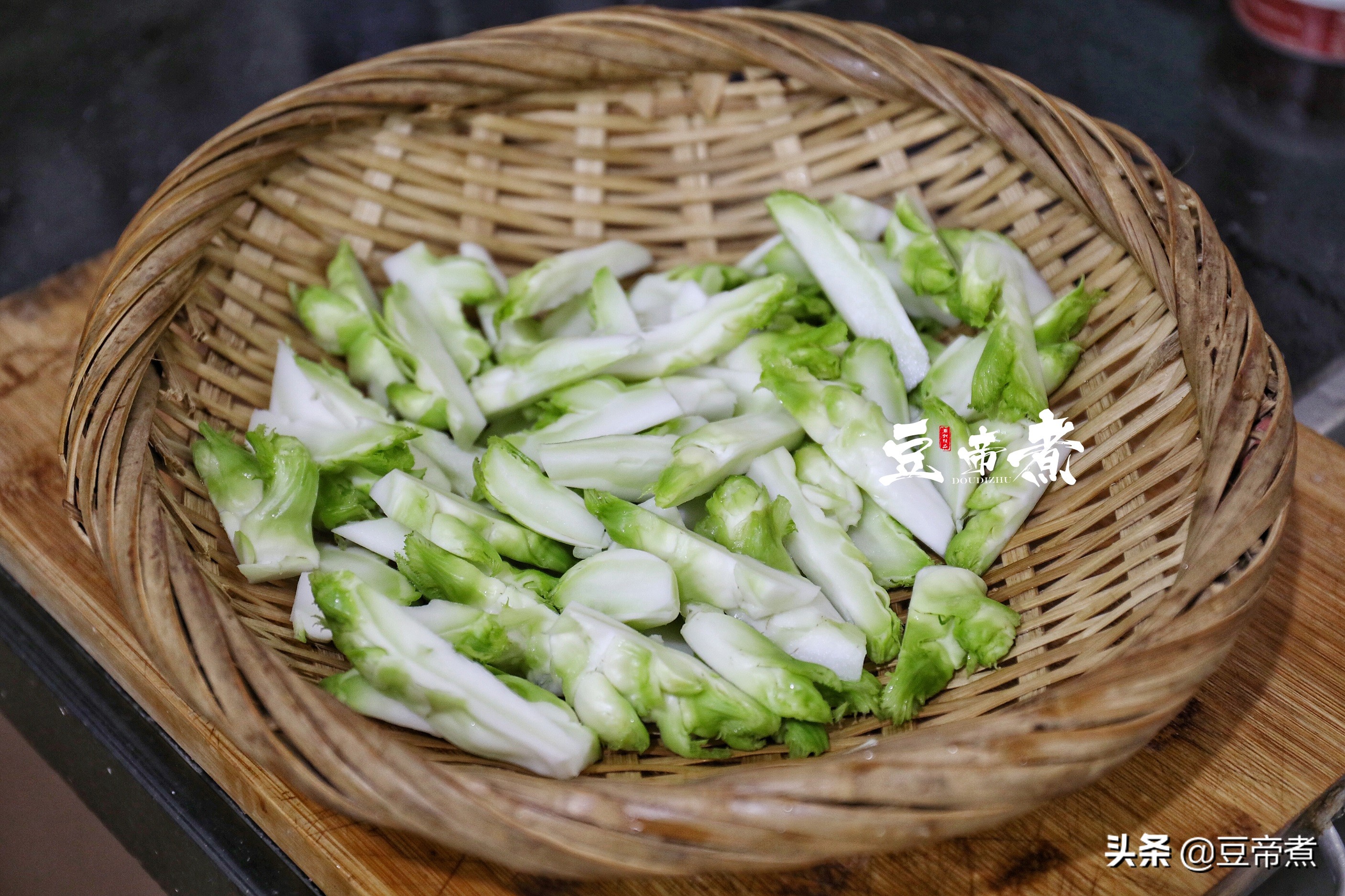 燒兒菜要想不發黑，一定要加這一步，照我這麼做比飯店的都好吃