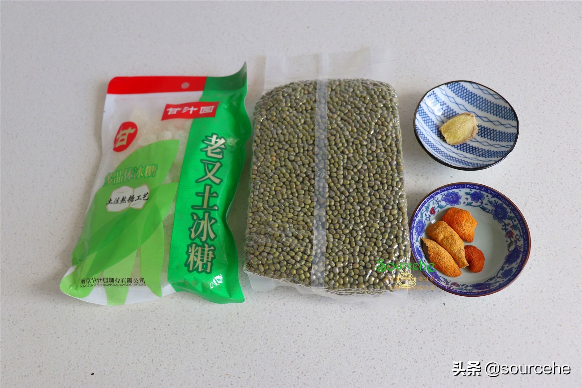 夏天，煮绿豆糖水时多加两物，消热解暑，冰爽解渴，简单又好吃