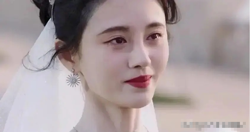 鞠婧祎这张婚纱动图曝光碎了几层滤镜啊，四千年难遇的颜值就这？