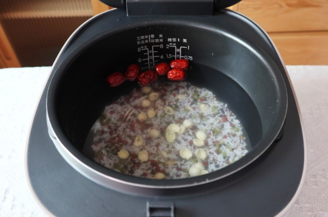 熬腊八粥有讲究，巧搭配营养高，教你做法，香浓黏稠，好喝又健康