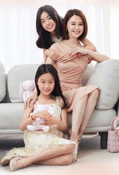 谢娜宣布怀上二胎，网友：她这是超生，怎么还