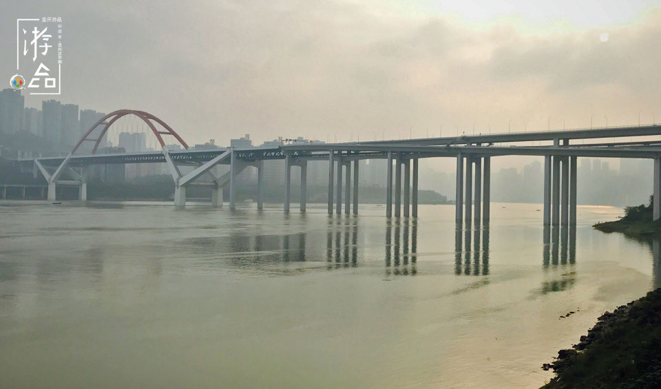 菜园坝有一座公园，曾见证无数重庆人结为夫妻，现在却臭气弥漫