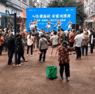 爆笑的动图：来媳妇儿，吃根黄瓜